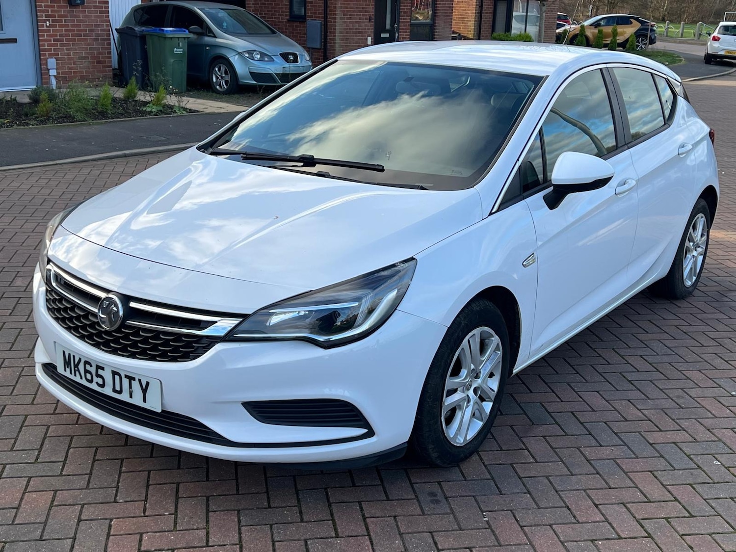 Used Vauxhall Astra 2015 for sale - 77050523: Photo 2