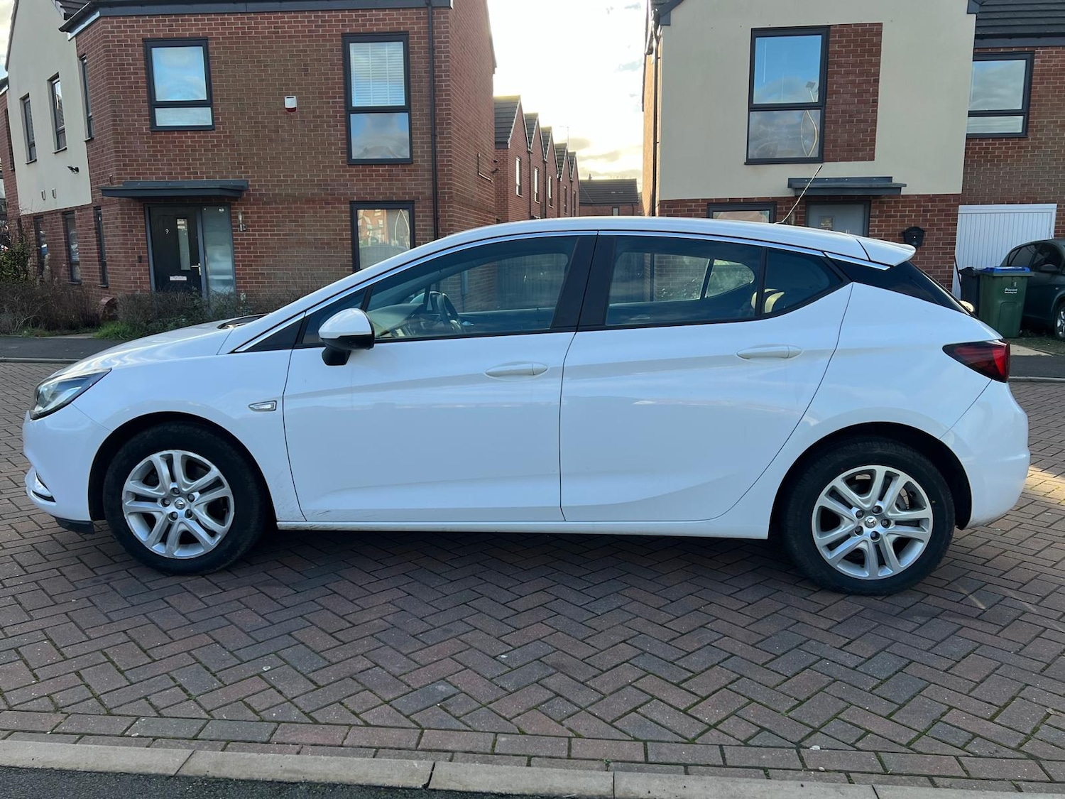 Used Vauxhall Astra 2015 for sale - 77050523: Photo 3