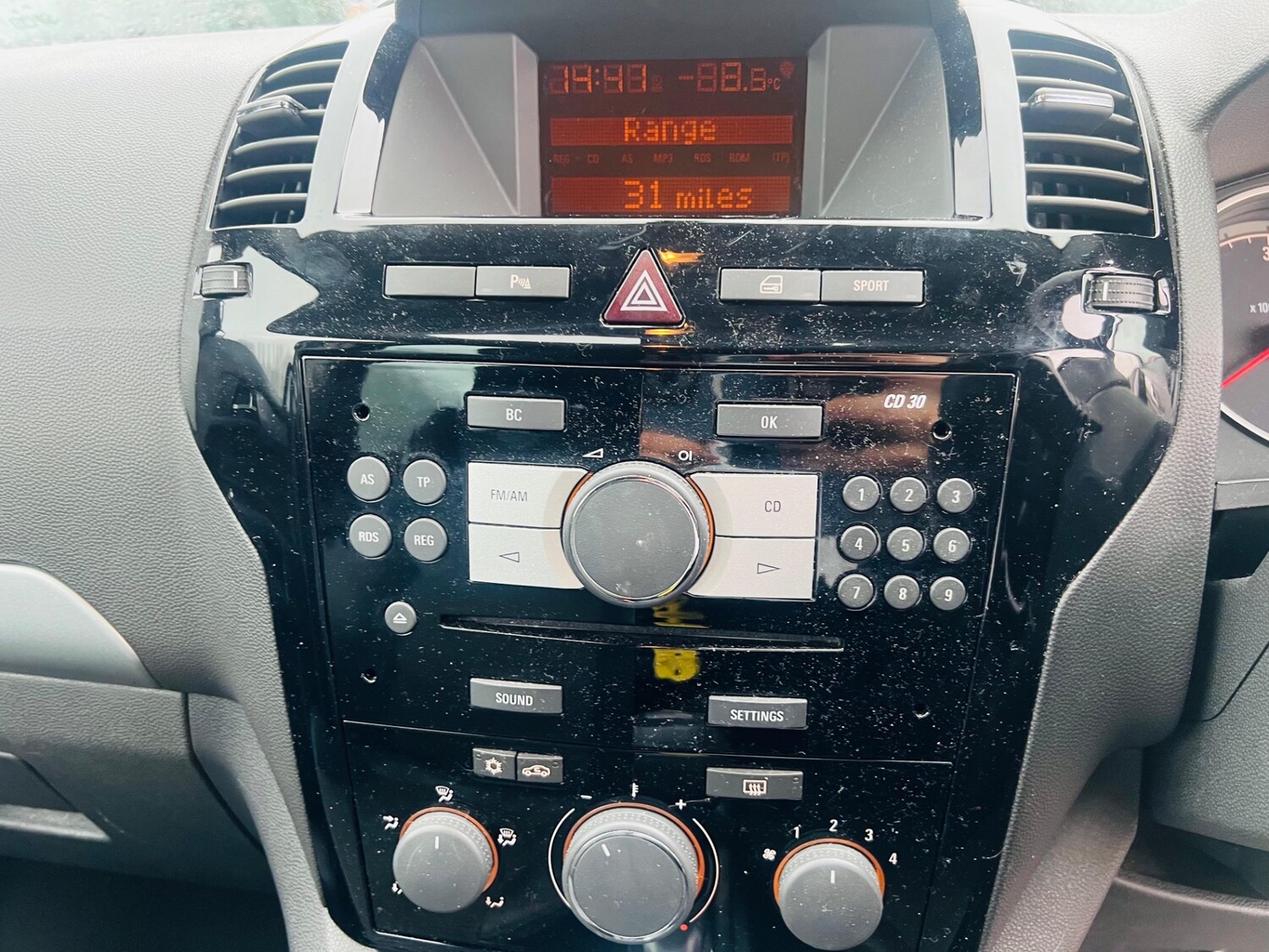 Used Vauxhall Zafira 2010 for sale - 77515315: Photo 25