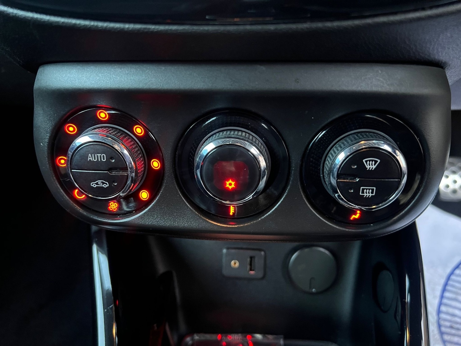 Used Vauxhall ADAM 2014 for sale - 76168018: Photo 27