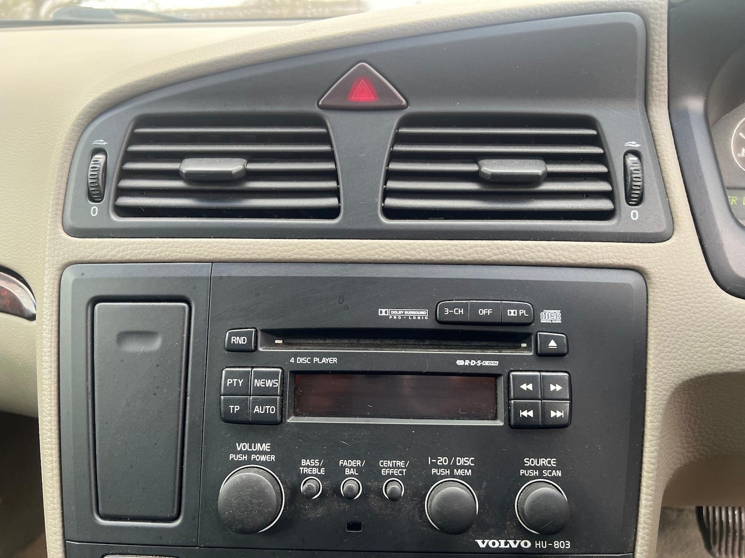 Used Volvo V70 2004 for sale - 76454222: Photo 23