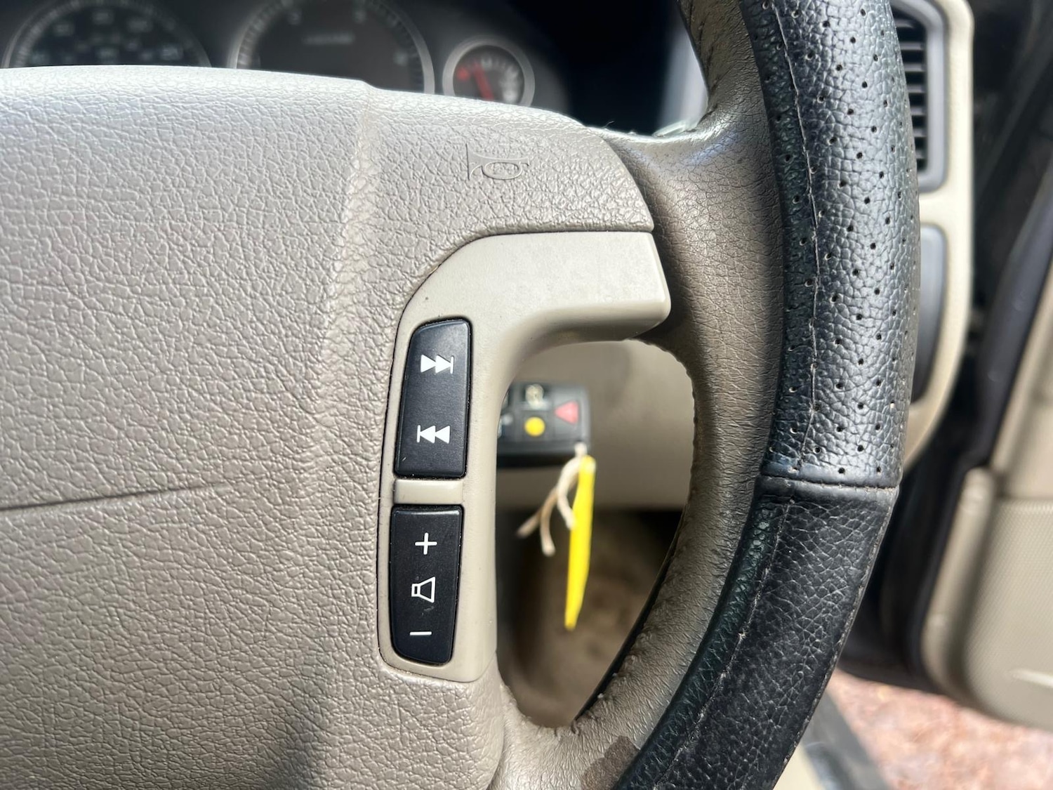 Used Volvo V70 2004 for sale - 76454222: Photo 28