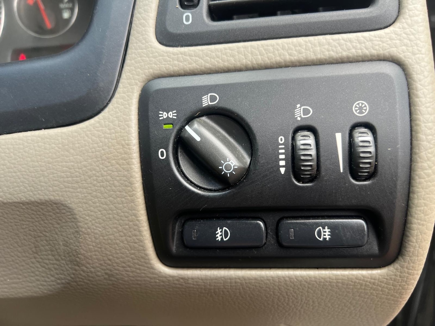 Used Volvo V70 2004 for sale - 76454222: Photo 29