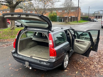 Used Volvo V70 2004 for sale - 76454222: Photo