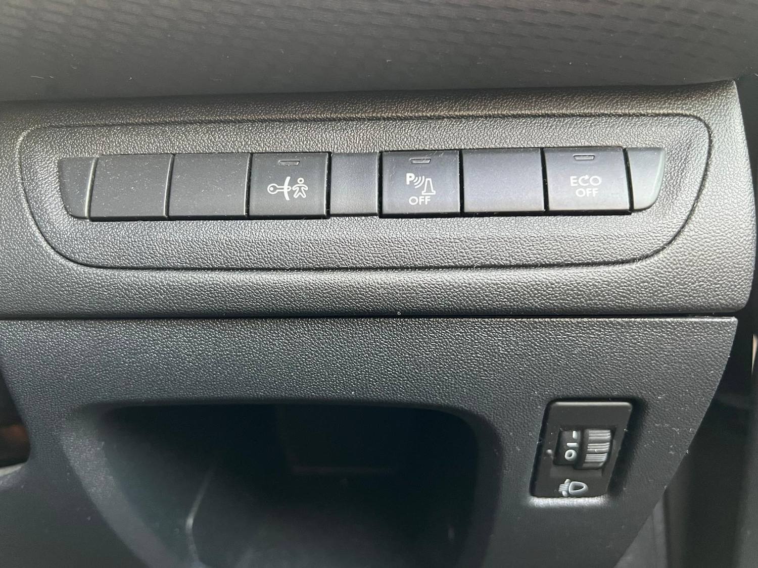 Used Peugeot 2008 2013 for sale - 76389430: Photo 25