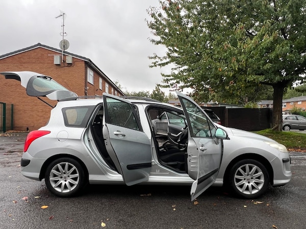 Used Peugeot 308 2010 for sale - 76168279: Photo 31