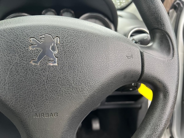 Used Peugeot 308 2010 for sale - 76168279: Photo 40