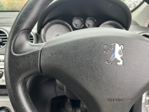 Used Peugeot 308 2010 for sale - 76168279: Photo 42