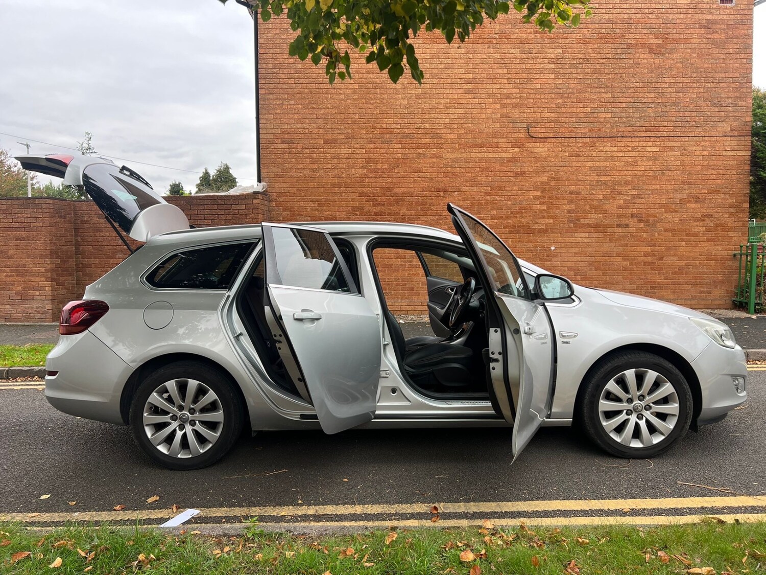 Used Vauxhall Astra 2011 for sale - 76397823: Photo 29