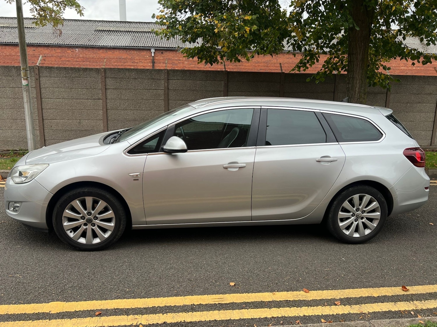 Used Vauxhall Astra 2011 for sale - 76397823: Photo 3