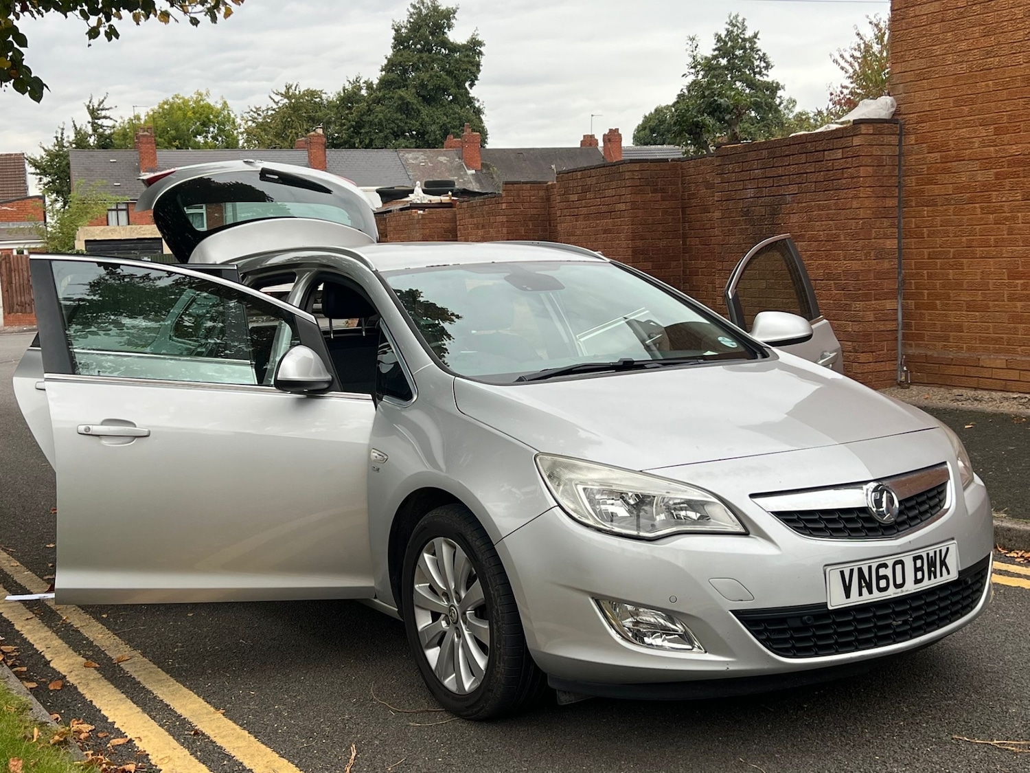 Used Vauxhall Astra 2011 for sale - 76397823: Photo 32