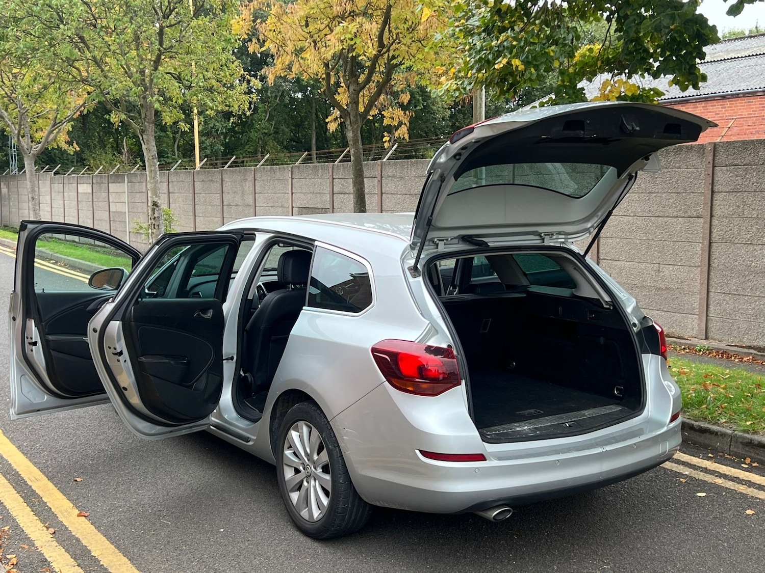 Used Vauxhall Astra 2011 for sale - 76397823: Photo 36