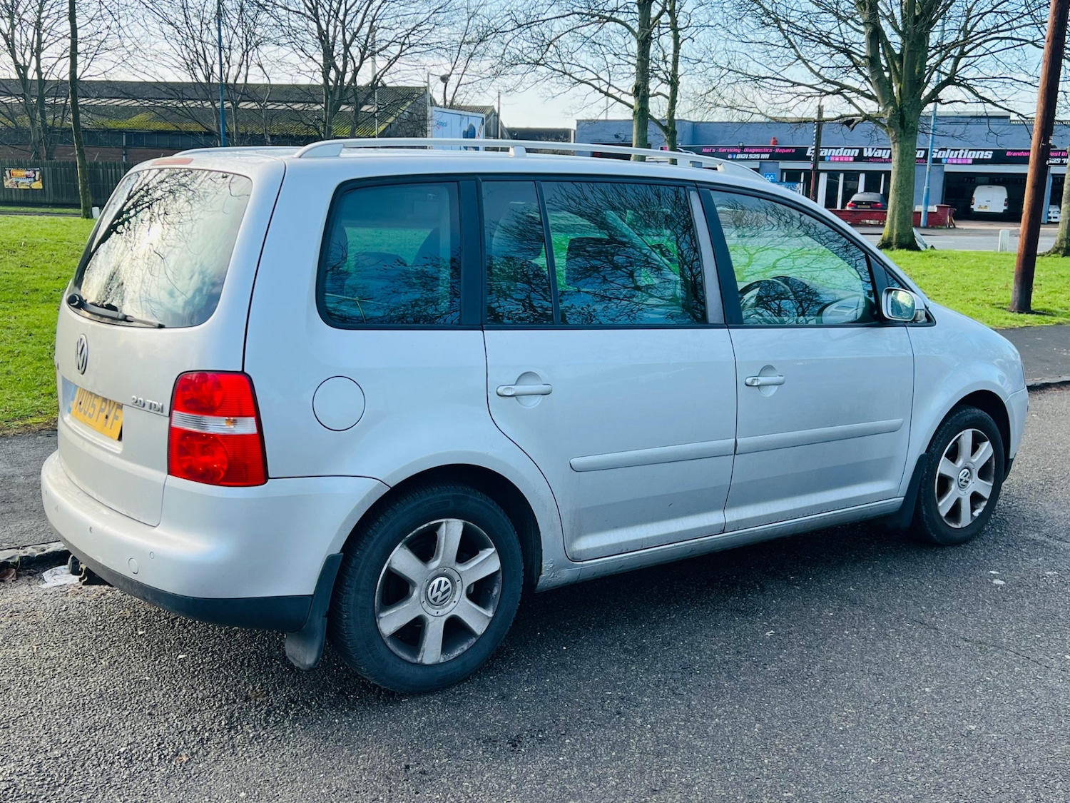 Used Volkswagen Touran 2005 for sale - 77332056: Photo 2
