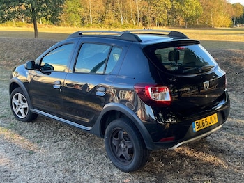 Used Dacia Sandero Stepway 2015 for sale - 76318252: Photo