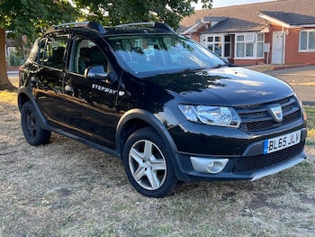 Used Dacia Sandero Stepway 2015 for sale - 76318252: Photo