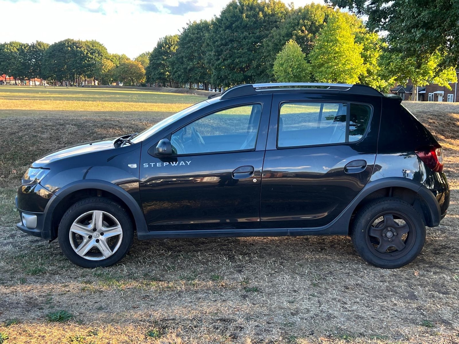 Used Dacia Sandero Stepway 2015 for sale - 76318252: Photo 8