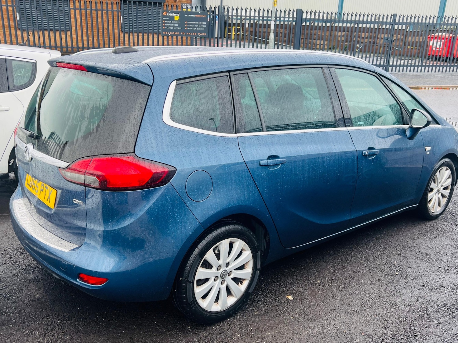 Used Vauxhall Zafira 2015 for sale - 77457242: Photo 9