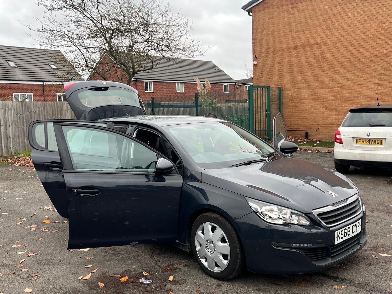 Used Peugeot 308 2016 for sale - 76389431: Photo 16