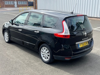 Used Renault Grand Scenic 2010 for sale - 76168076: Photo 2