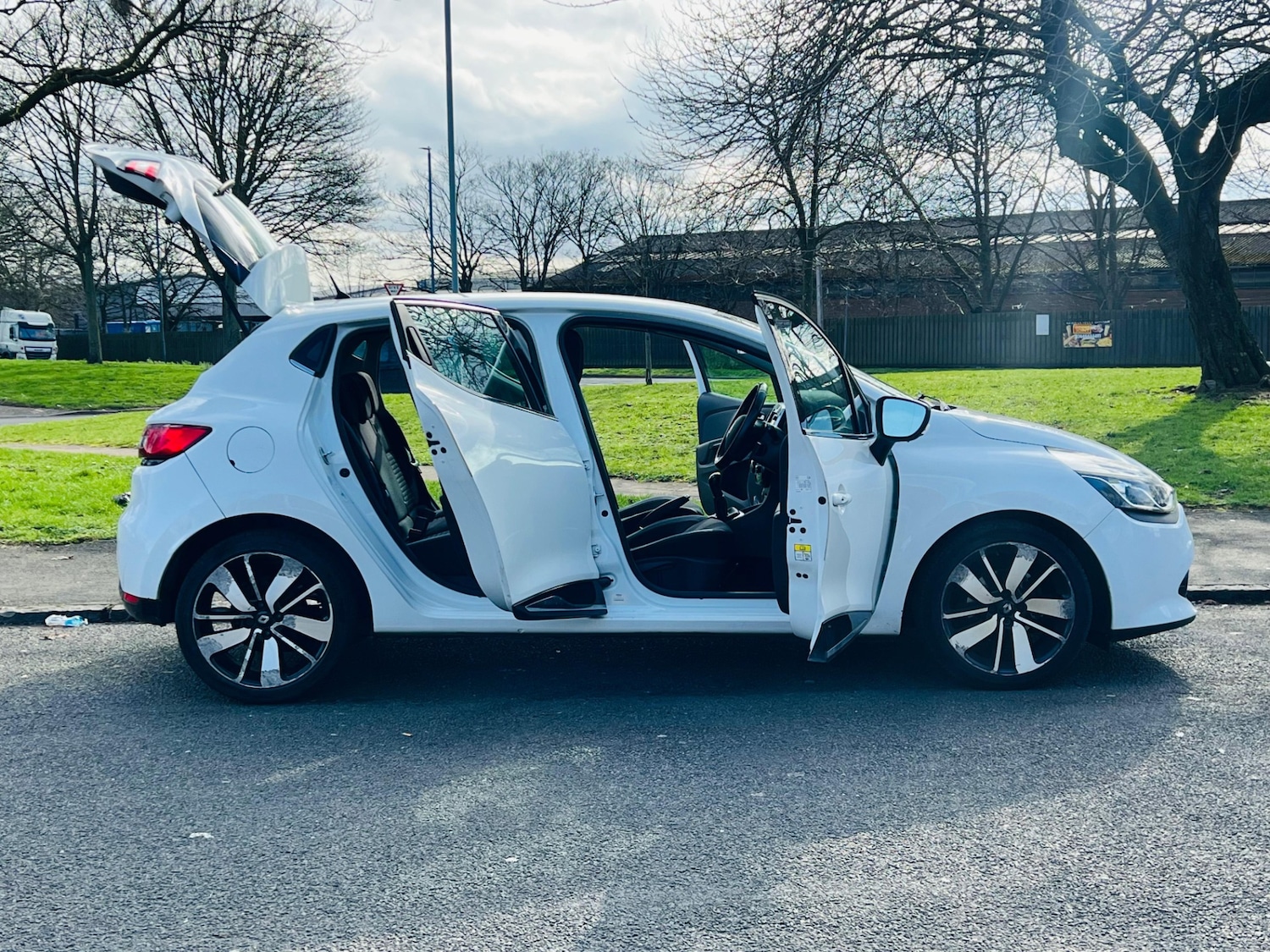 Used Renault Clio 2016 for sale - 77613689: Photo 16