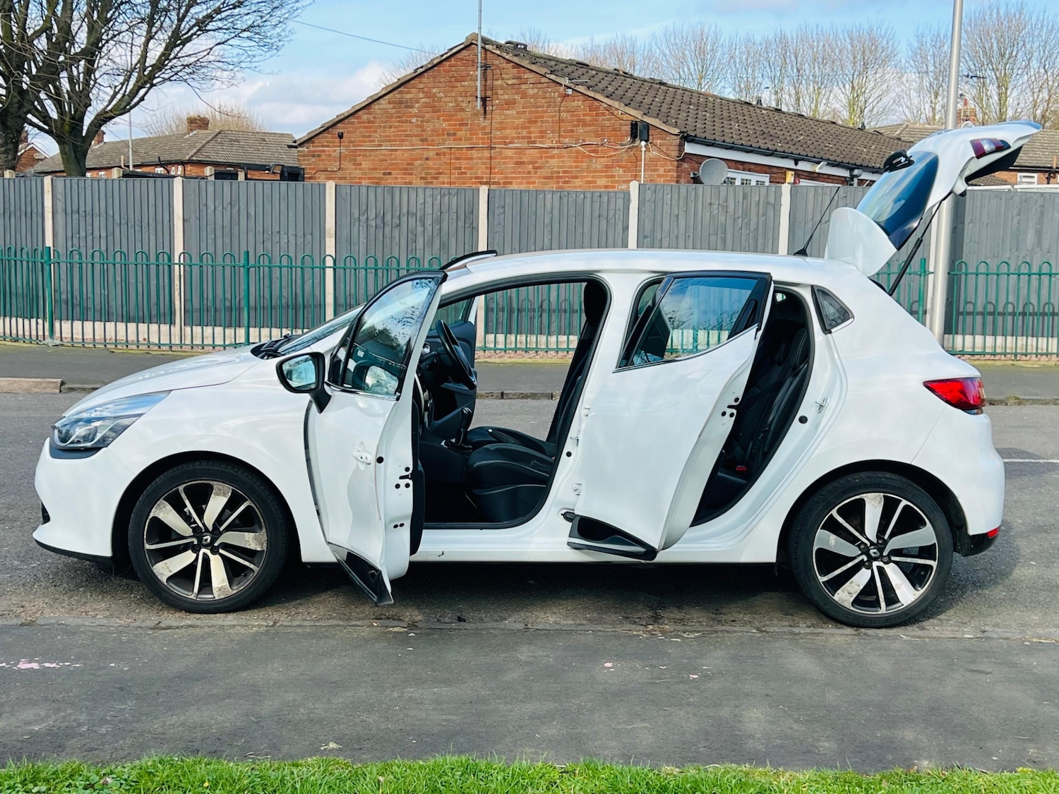 Used Renault Clio 2016 for sale - 77613689: Photo 28