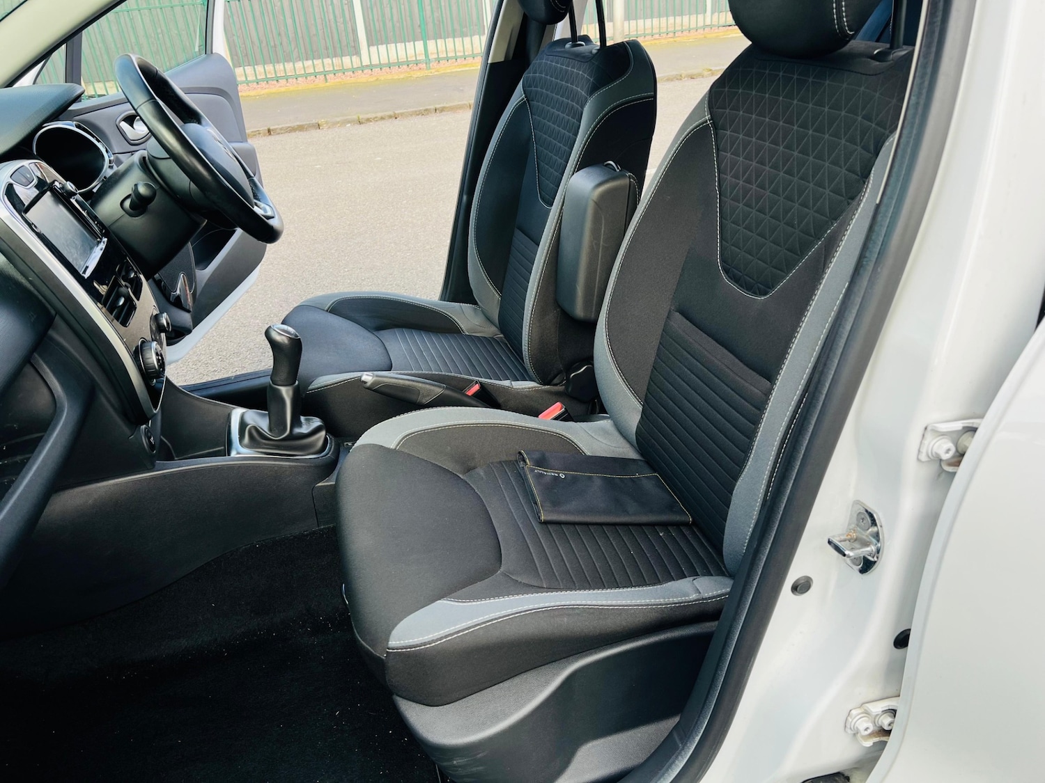 Used Renault Clio 2016 for sale - 77613689: Photo 29