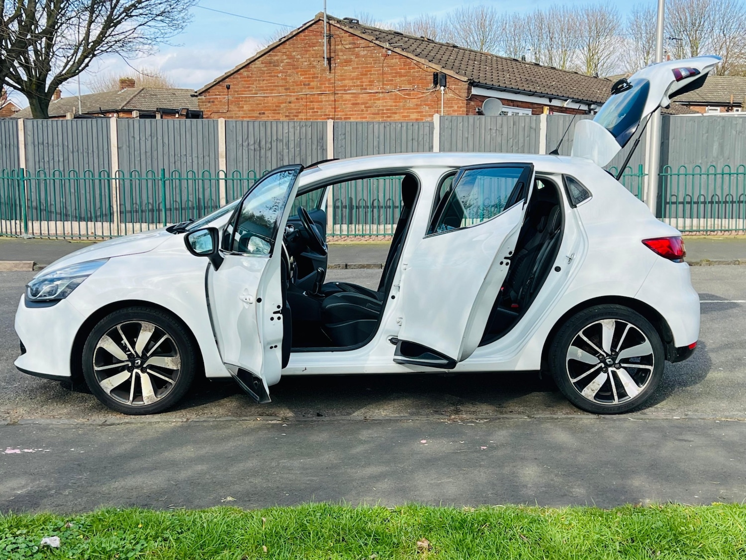 Used Renault Clio 2016 for sale - 77613689: Photo 31