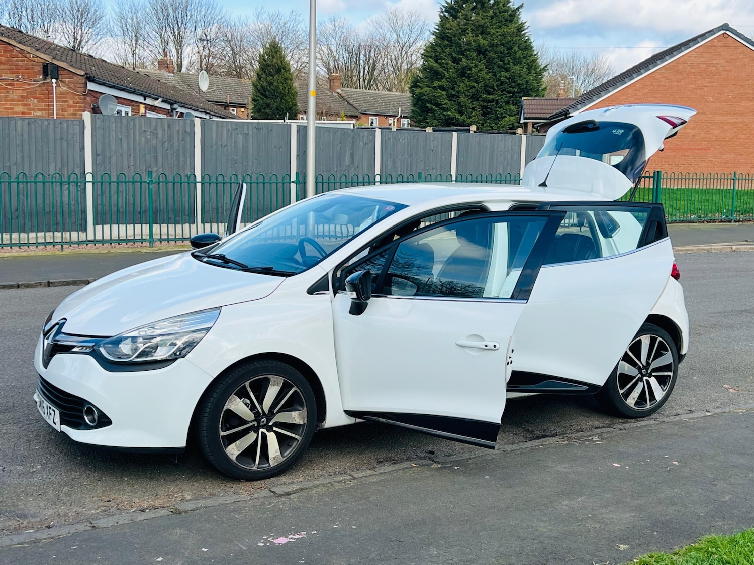 Used Renault Clio 2016 for sale - 77613689: Photo 32