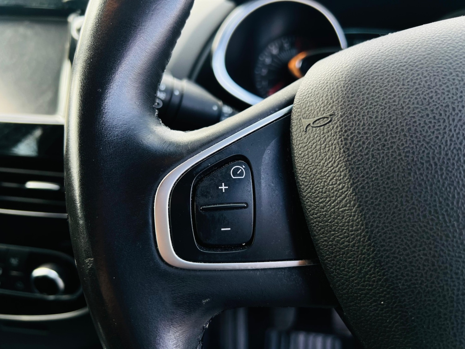 Used Renault Clio 2016 for sale - 77613689: Photo 43