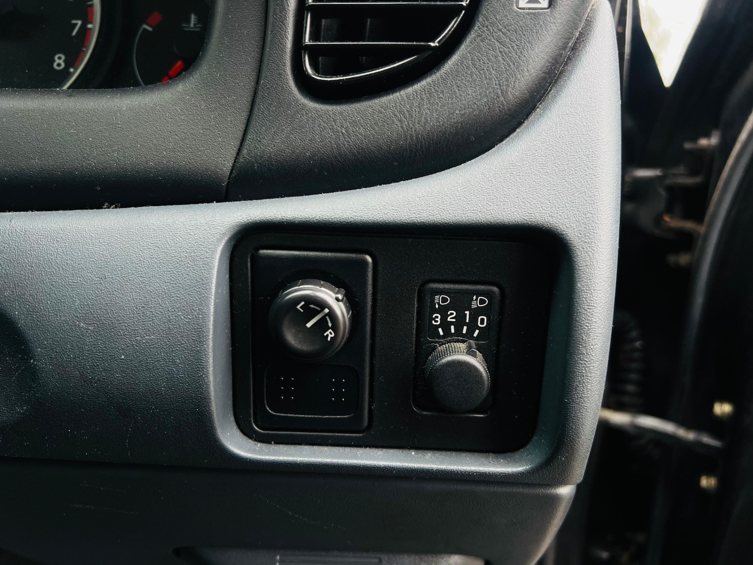 Used Nissan Almera 2005 for sale - 77332359: Photo 32