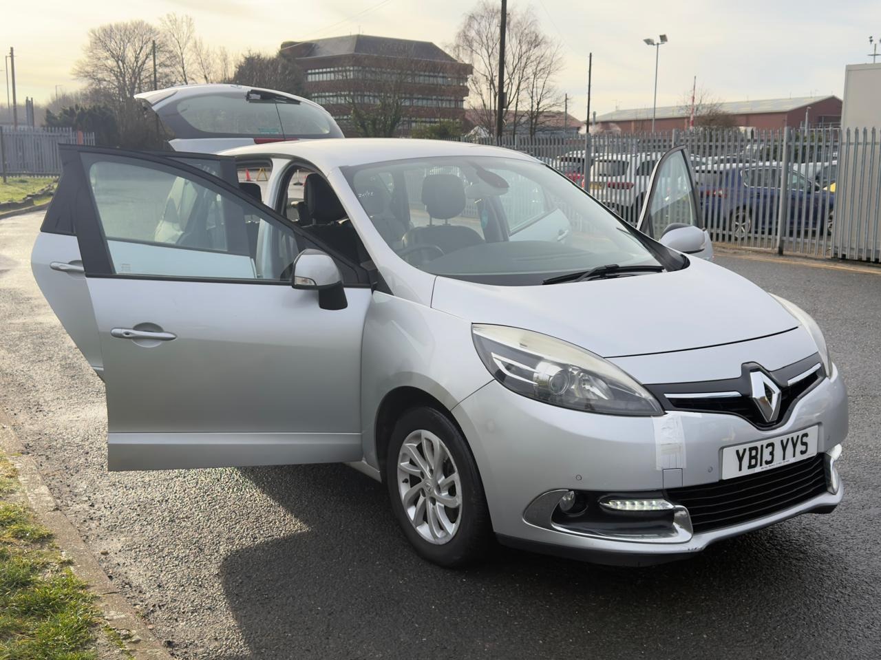 Used Renault Scenic 2013 for sale - 77157249: Photo 35