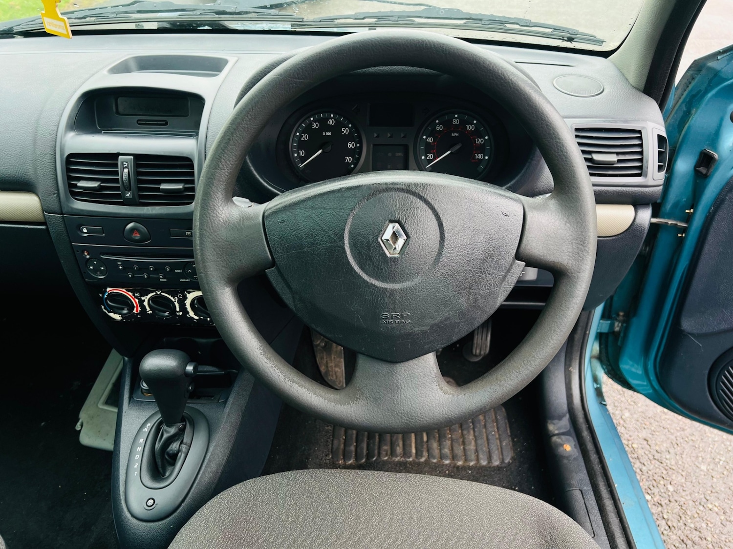 Used Renault Clio 2005 for sale - 77332358: Photo 38