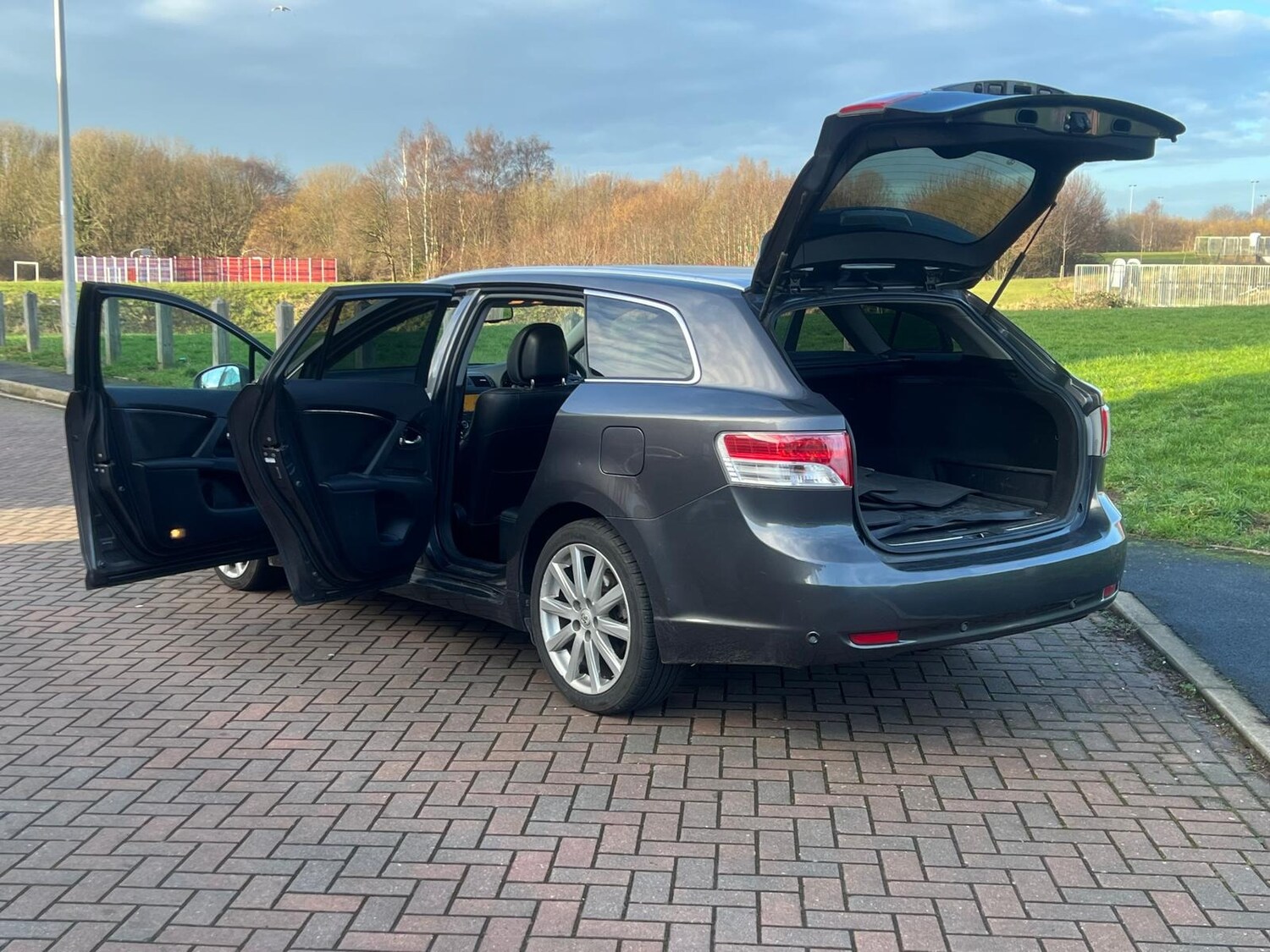 Used Toyota Avensis 2009 for sale - 77359326: Photo 45