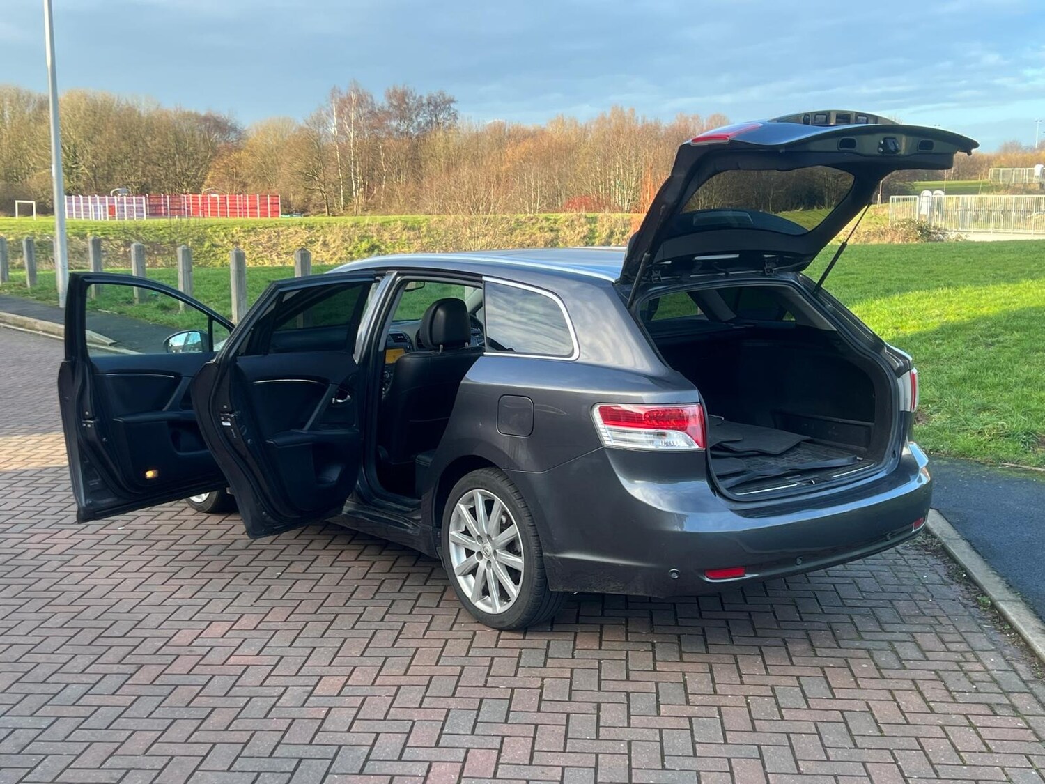 Used Toyota Avensis 2009 for sale - 77359326: Photo 48