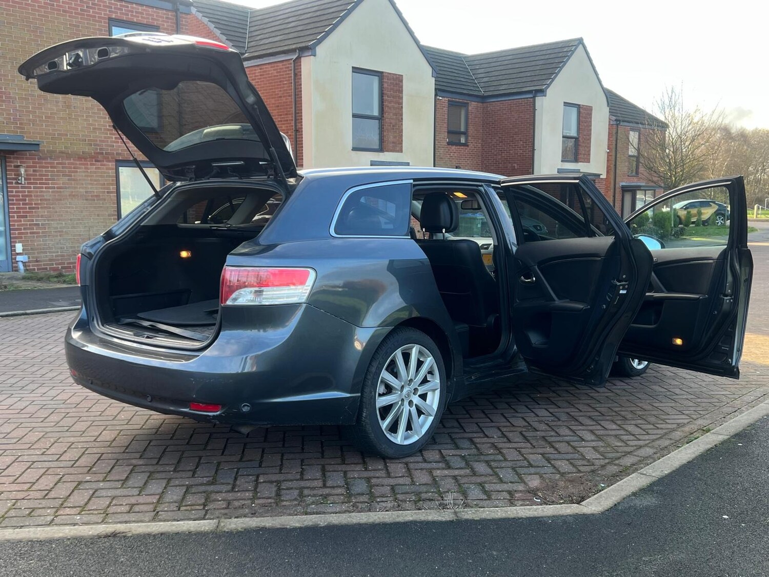 Used Toyota Avensis 2009 for sale - 77359326: Photo 49