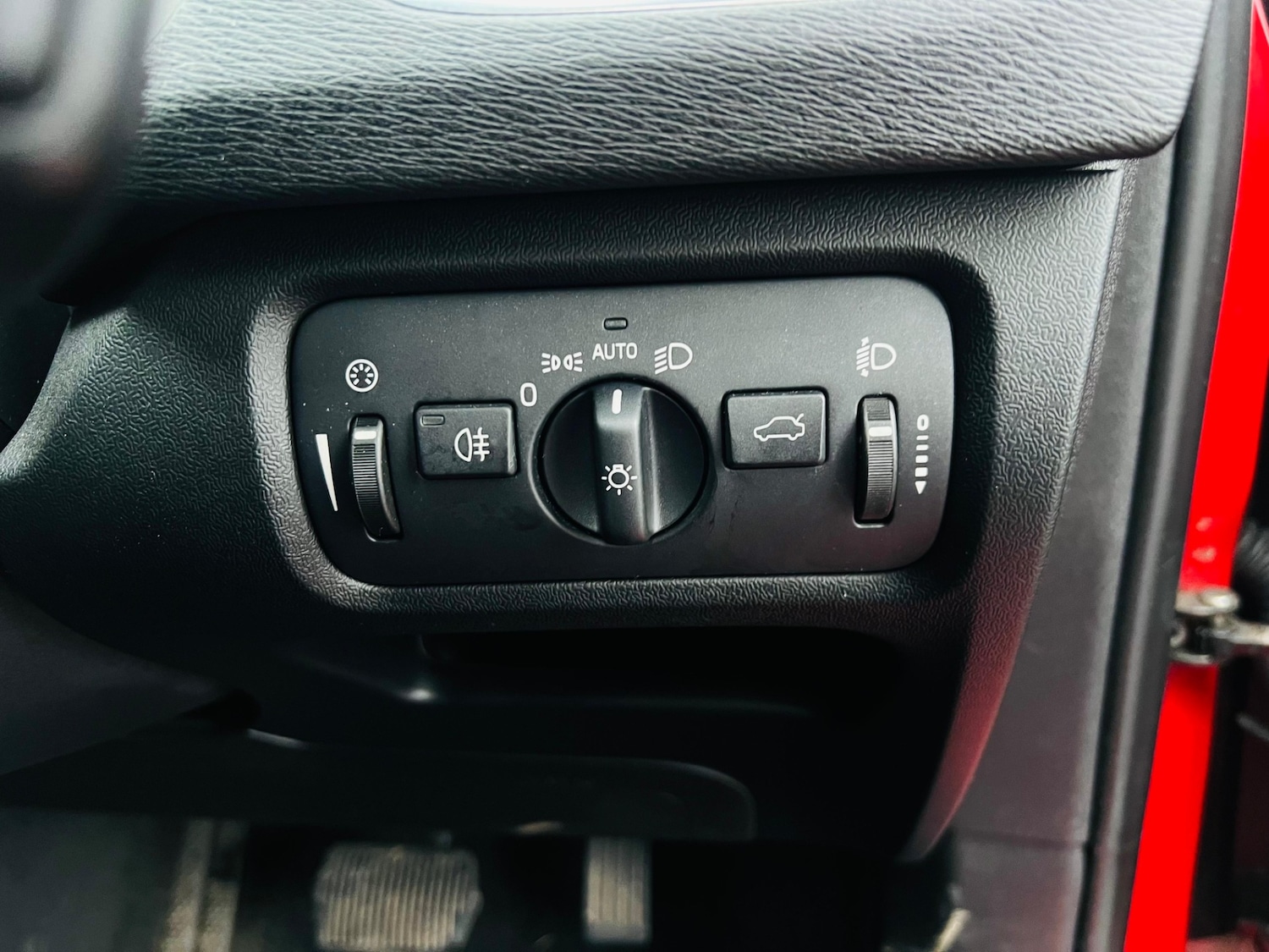 Used Volvo V40 2013 for sale - 77511984: Photo 38