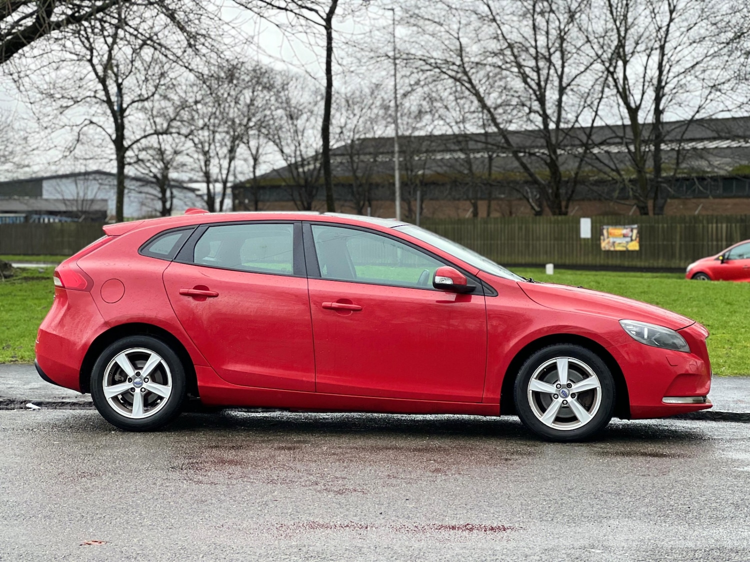 Used Volvo V40 2013 for sale - 77511984: Photo 4