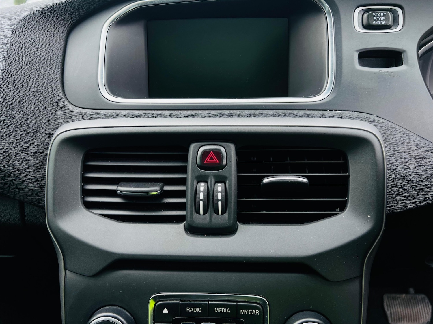 Used Volvo V40 2013 for sale - 77511984: Photo 41