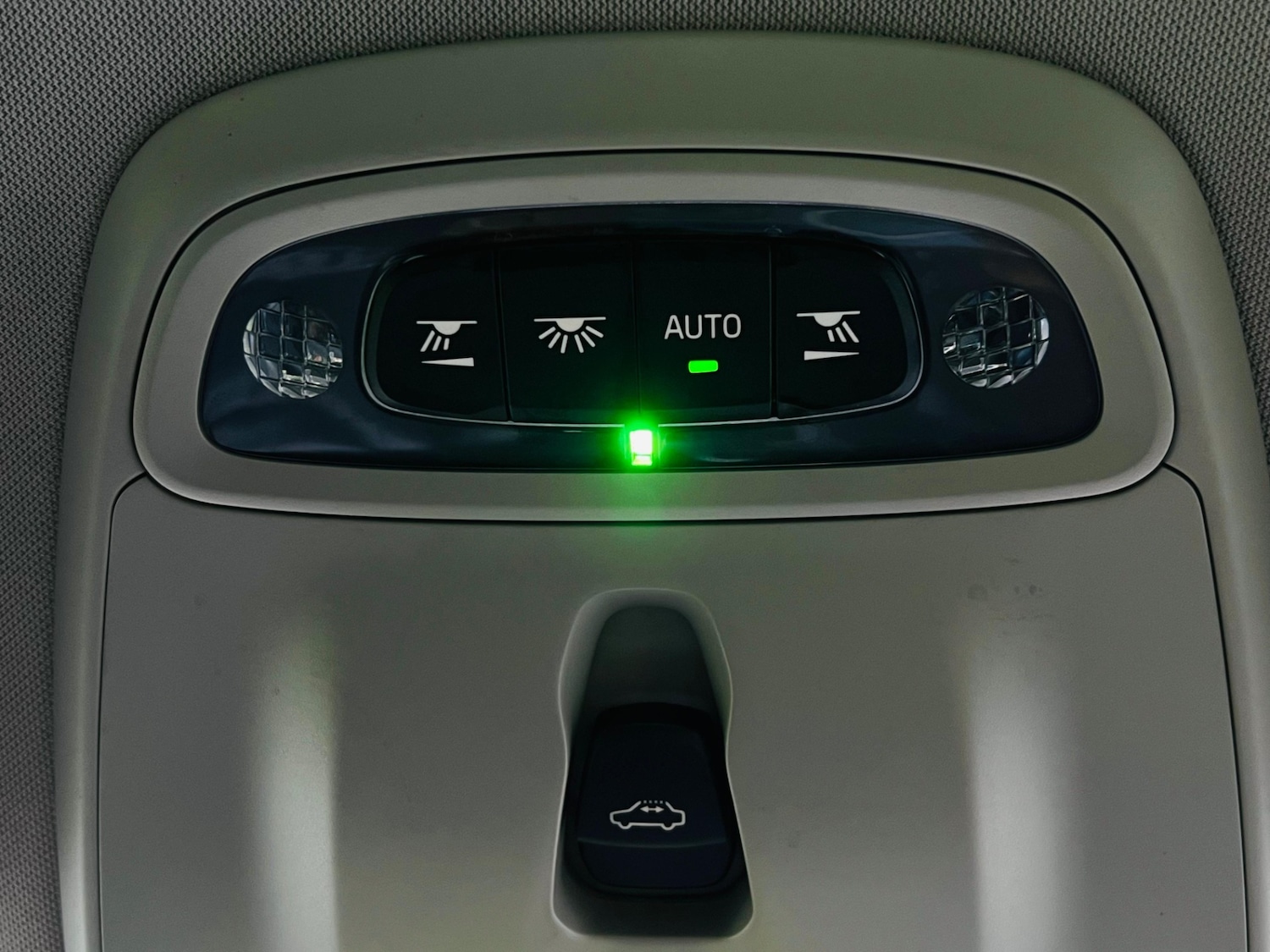 Used Volvo V40 2013 for sale - 77511984: Photo 49