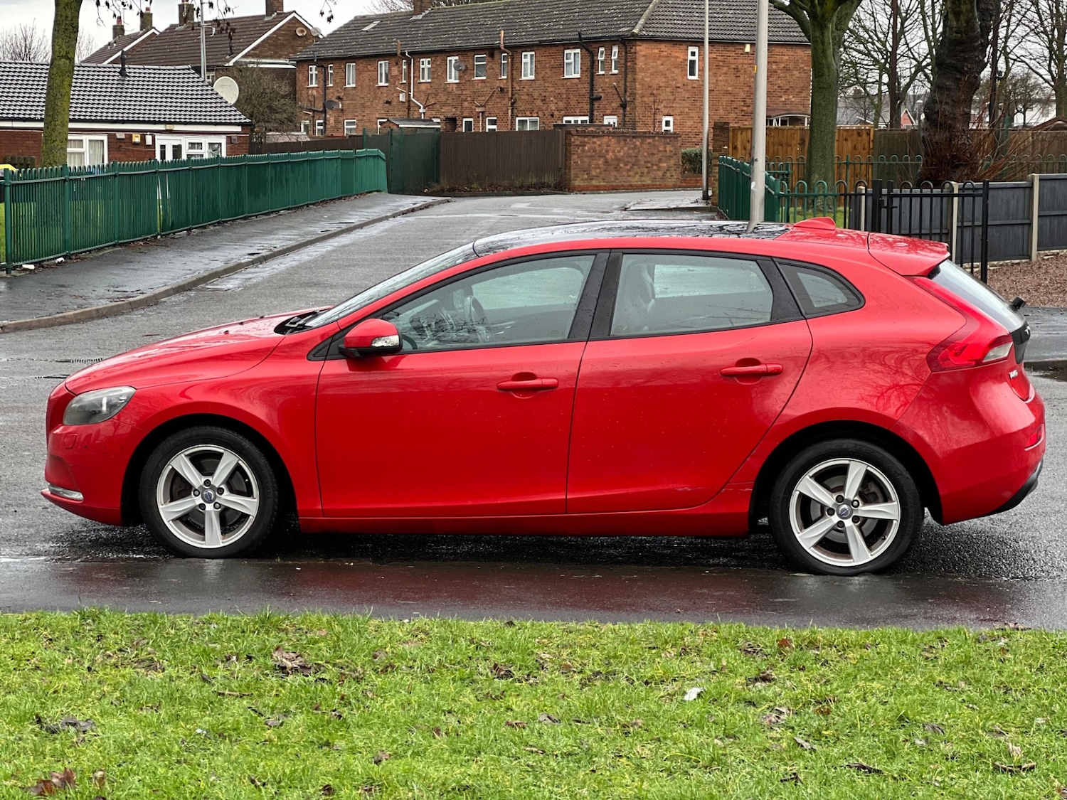 Used Volvo V40 2013 for sale - 77511984: Photo 6