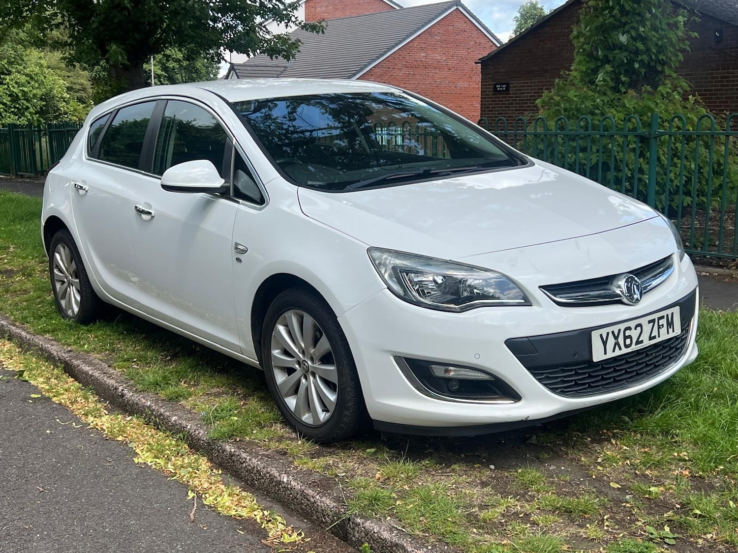 Used Vauxhall Astra 2012 for sale - 76318253: Photo 1