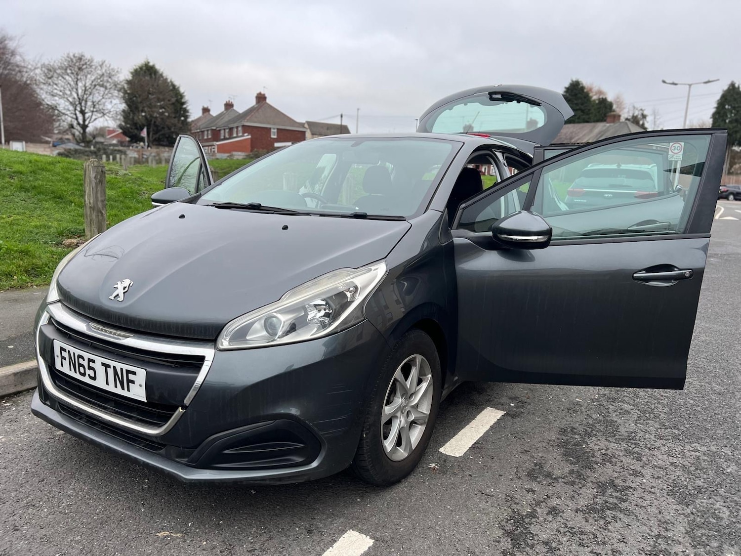 Used Peugeot 208 2015 for sale - 77320182: Photo 10