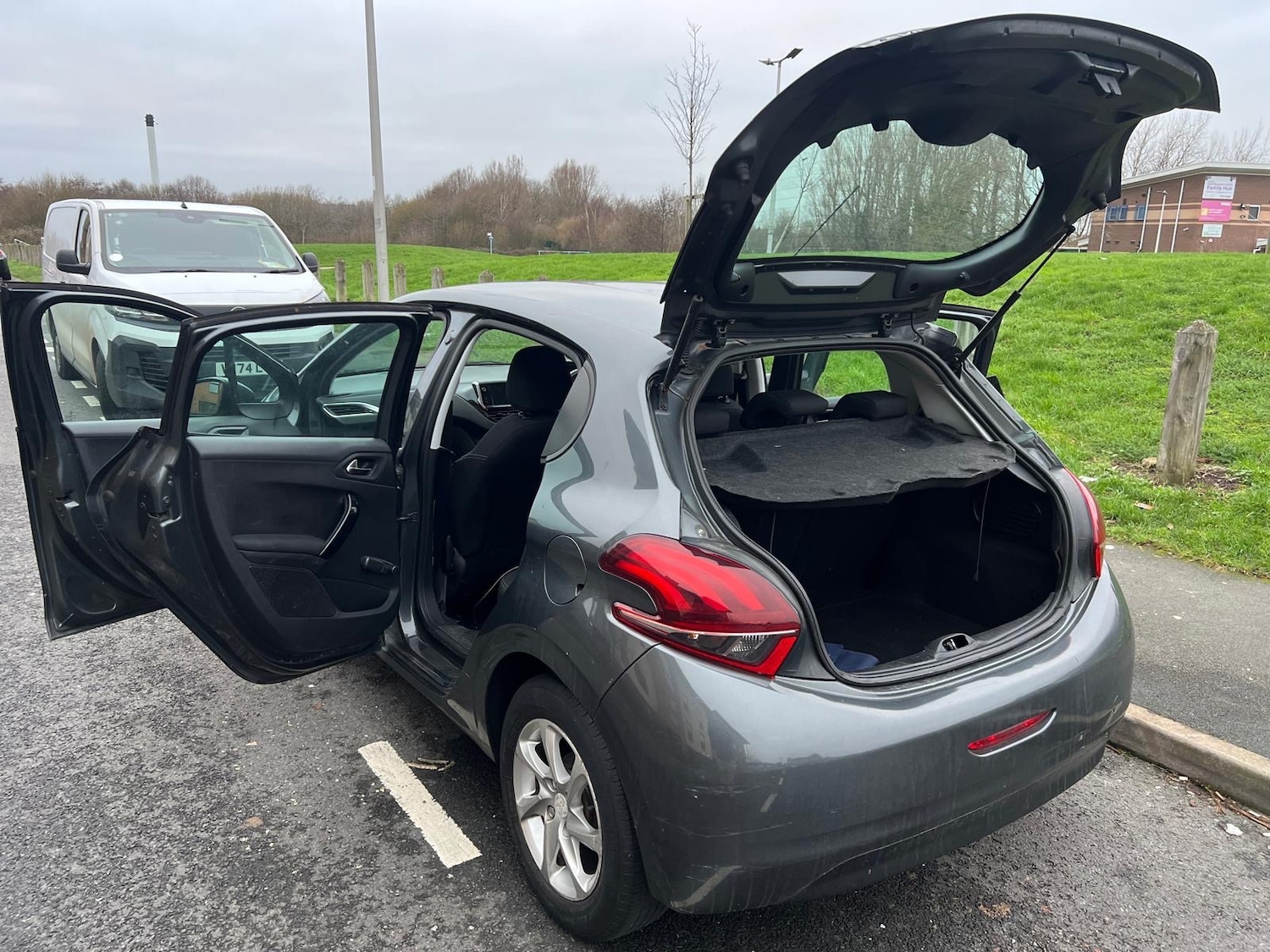 Used Peugeot 208 2015 for sale - 77320182: Photo 27