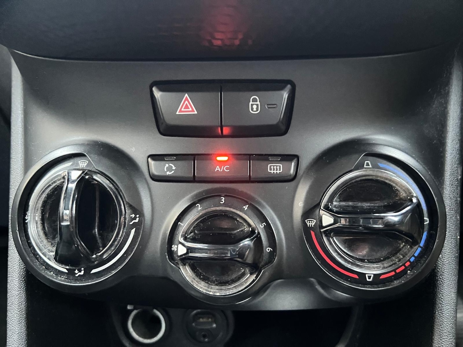 Used Peugeot 208 2015 for sale - 77320182: Photo 38