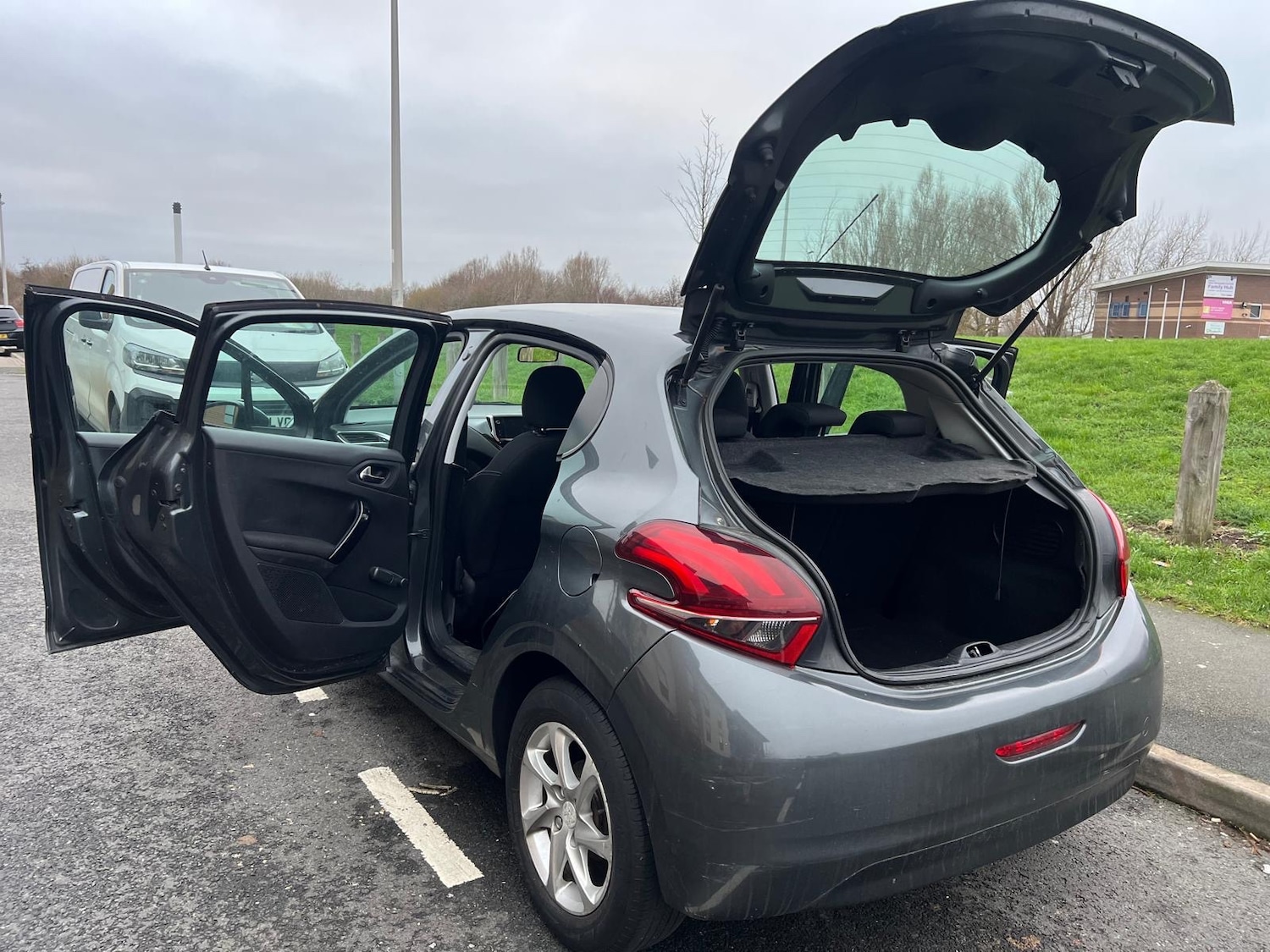 Used Peugeot 208 2015 for sale - 77320182: Photo 6