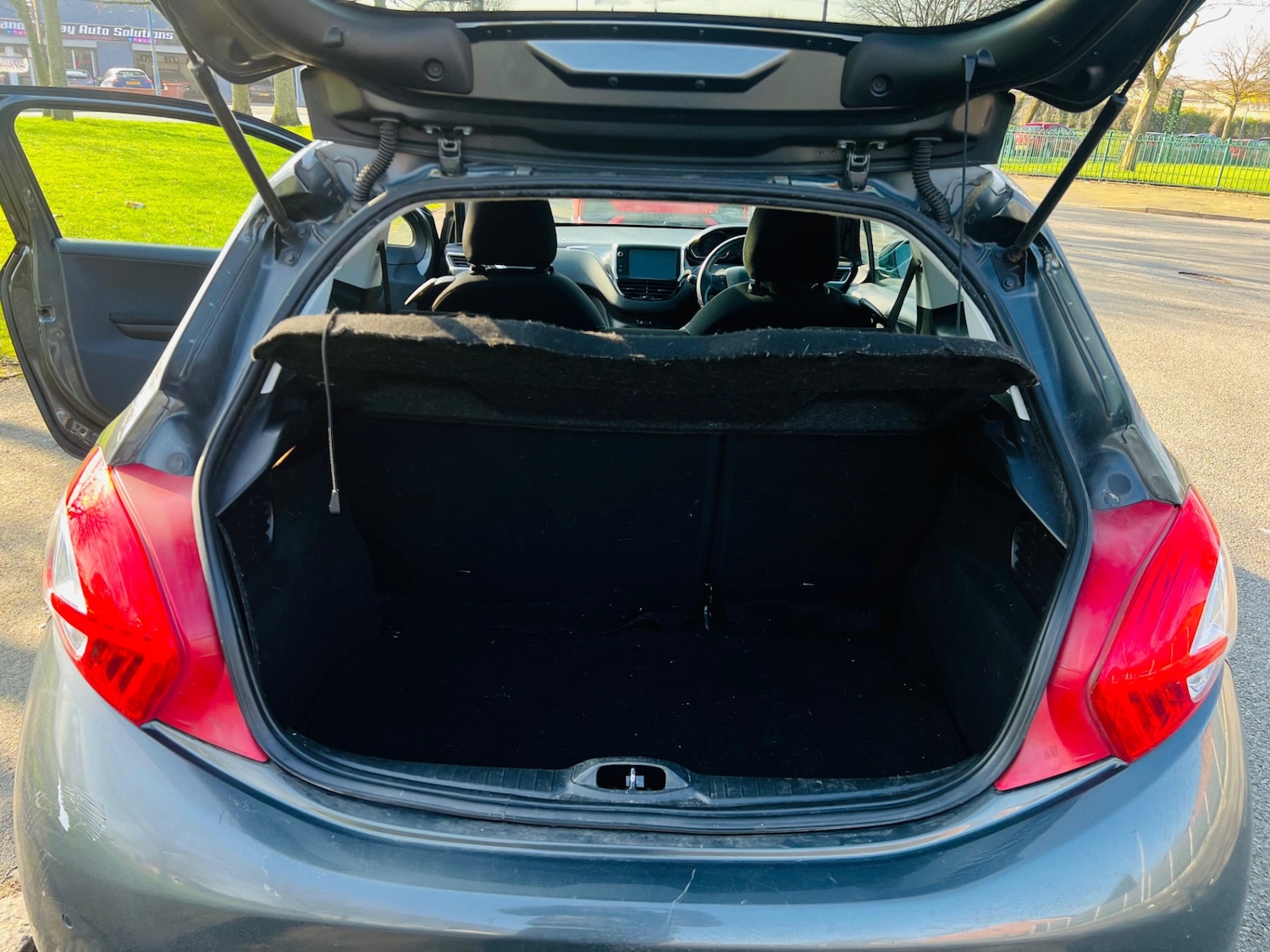 Used Peugeot 208 2015 for sale - 77613775: Photo 13