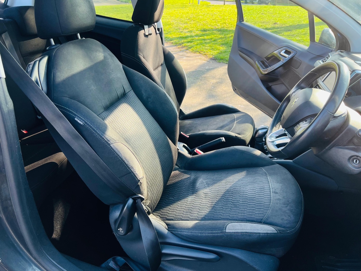 Used Peugeot 208 2015 for sale - 77613775: Photo 18