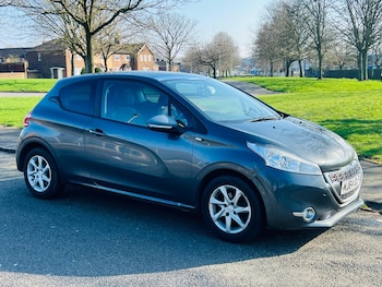 Used Peugeot 208 2015 for sale - 77613775: Photo
