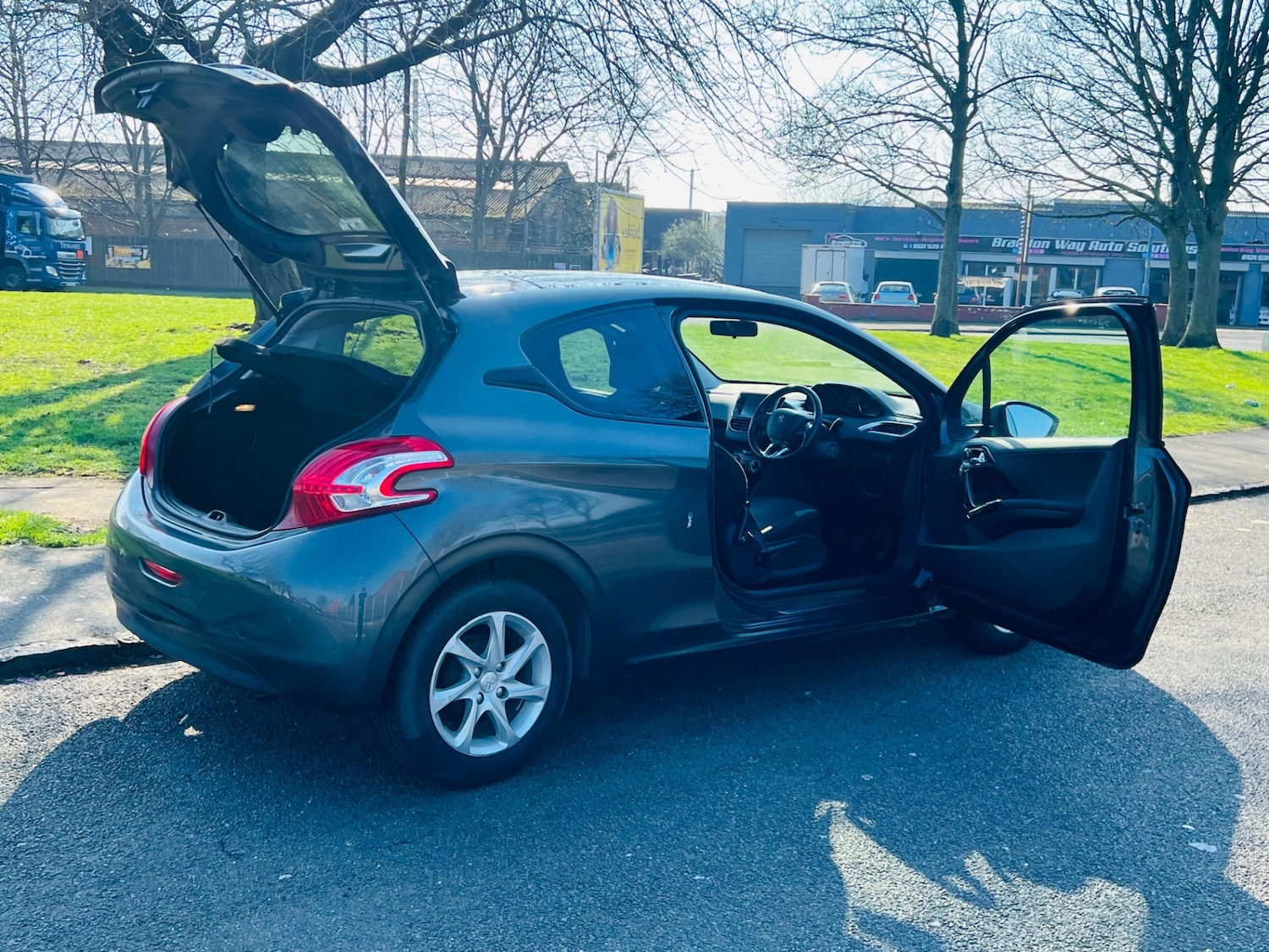 Used Peugeot 208 2015 for sale - 77613775: Photo 22