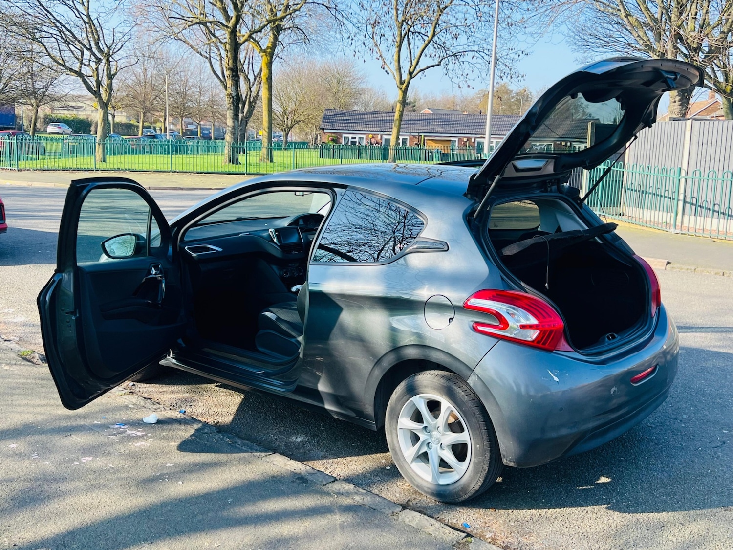 Used Peugeot 208 2015 for sale - 77613775: Photo 27